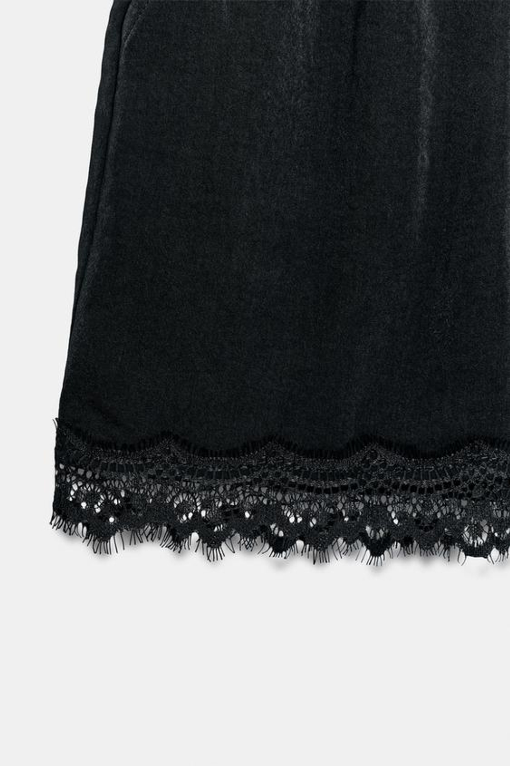 ZARA АТЛАСНЫЕ ШОРТЫ С КРУЖЕВОМ, ЧЕРНЫЙ