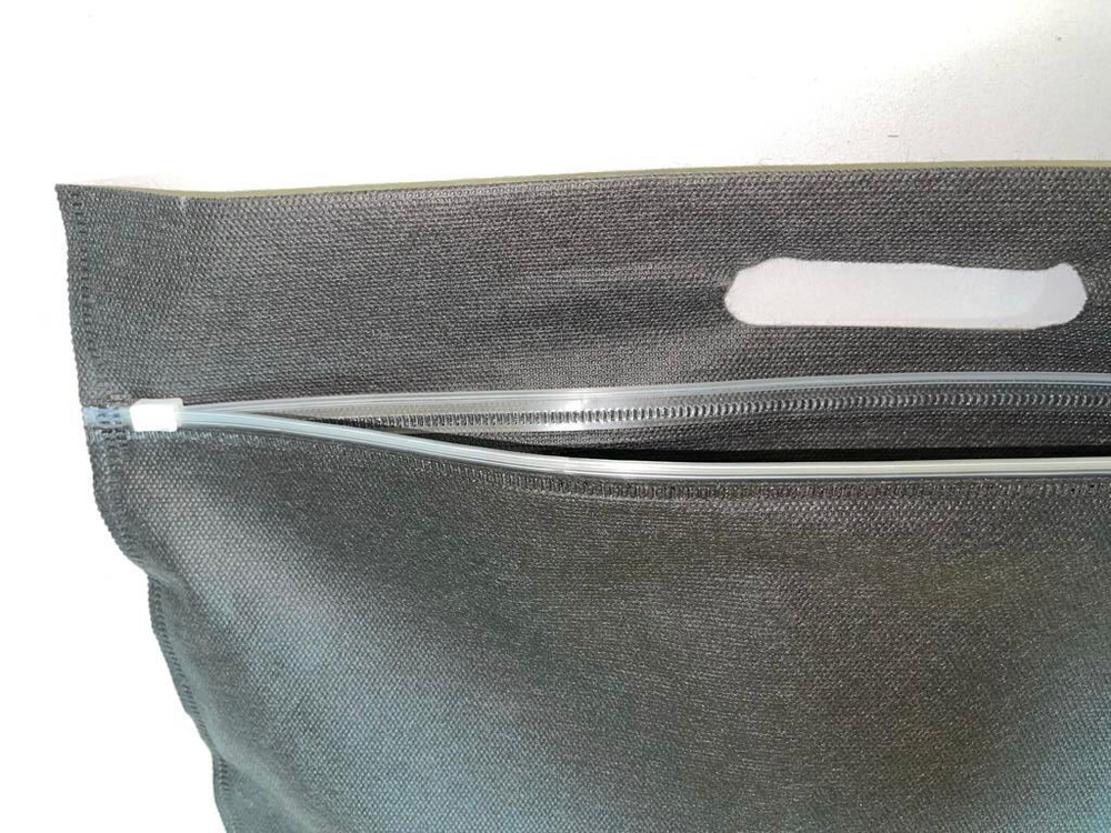 Пакет Zip-lock 70*70 с вырубной ручкой из спанбонда и полипропилена 60 мкм