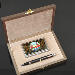 Подарочный бизнес-набор "Москва" с визитницей персональной и ручкой Parker в футляре