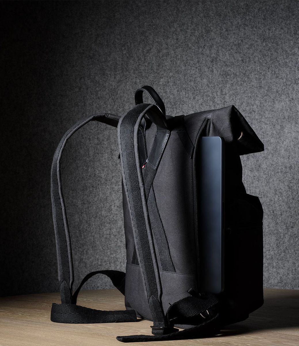 Hard Graft Roll-Top Black Charcoal — рюкзак для путешествий