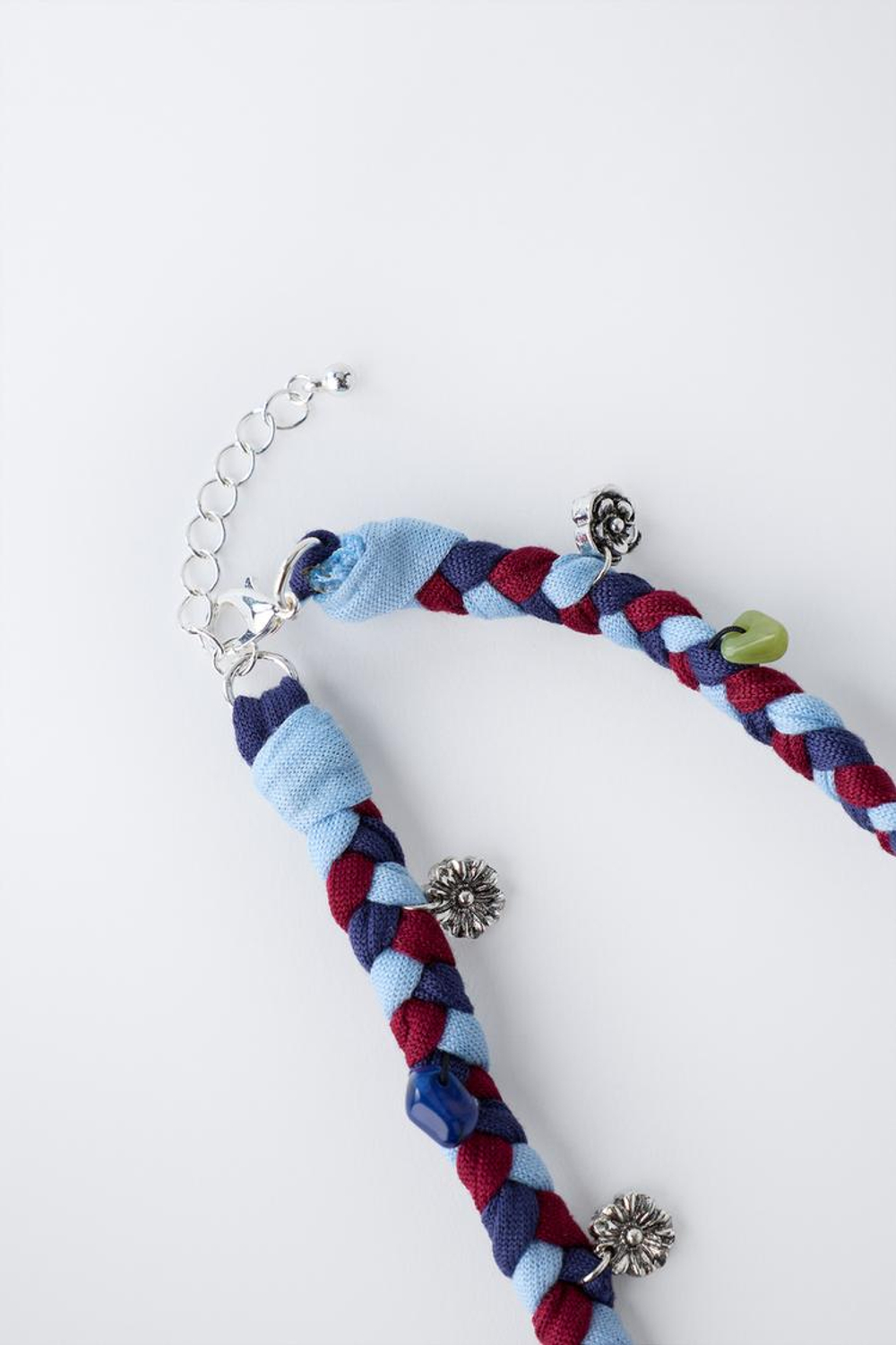 ZARA ПЛЕТЕНОЕ ОЖЕРЕЛЬЕ С ПОДВЕСКАМИ В ВИДЕ ЦВЕТОВ, ЧЕРНИЛЬНО-СИНИЙ