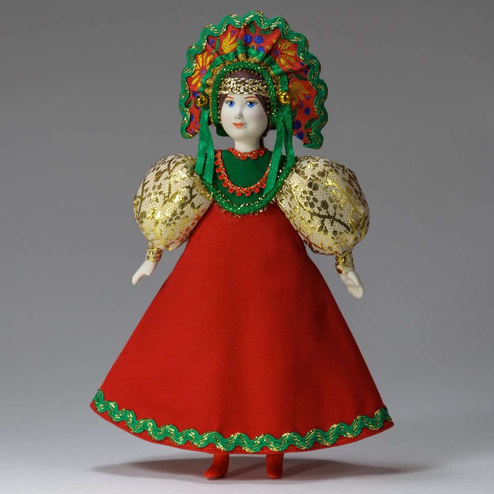 Кукла в круглом кокошнике