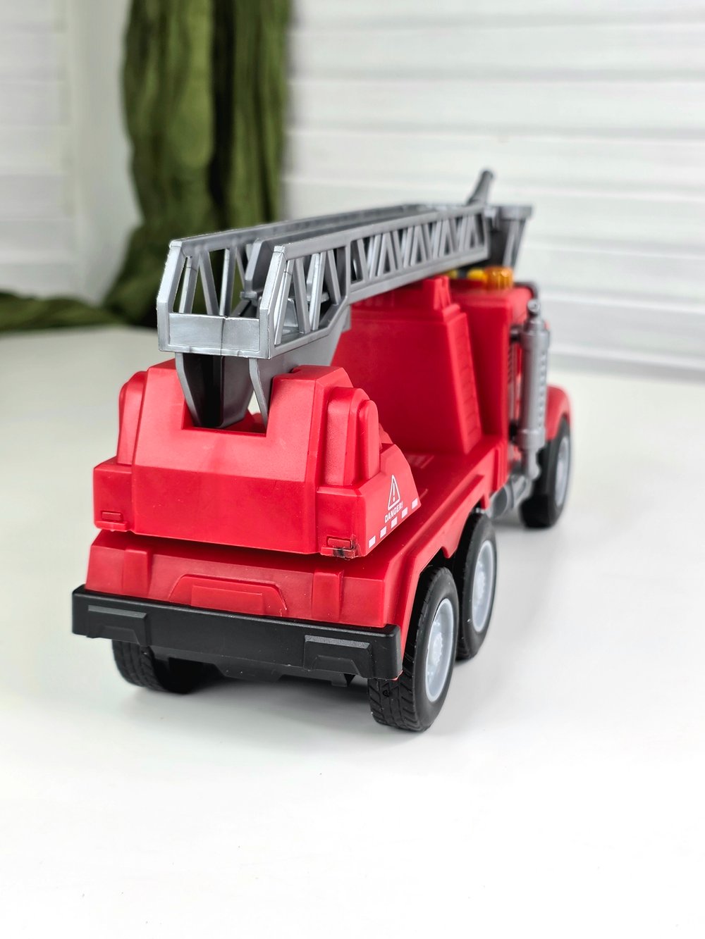 Машинка Пожарная техника со светом и звуком (BHX930-2)