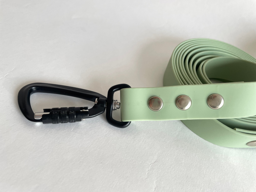 Поводок для собак усиленный с авиационным карабином из Биотана , 25 мм, 10 м , Оливковый