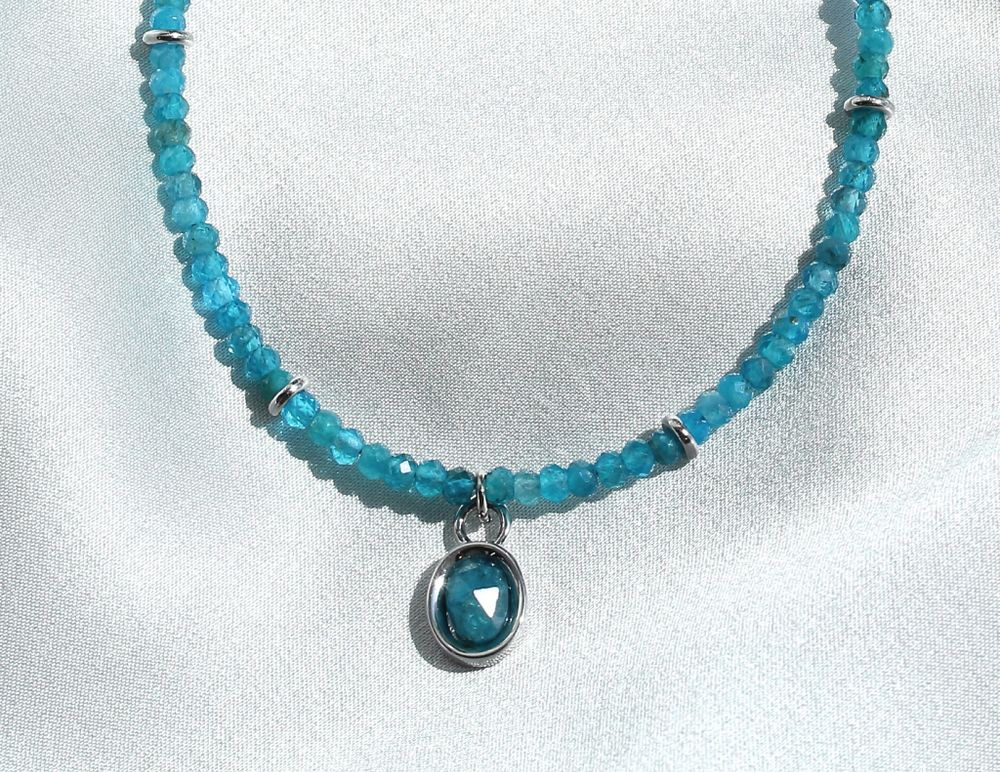 Колье из апатита