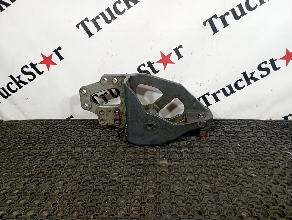 Кронштейн рессоры передней правый 2018г.