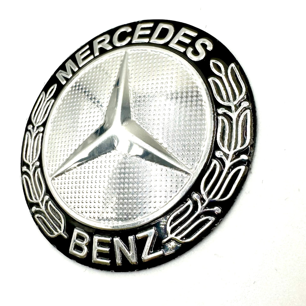 Наклейка Mercedes круглая объемная (эмблема Мерседес, 5х5см). Серебристая с черным