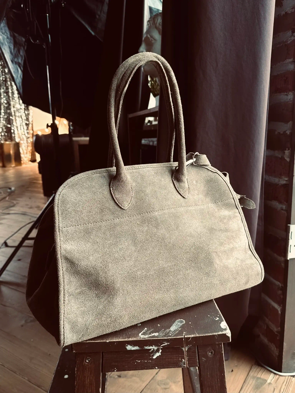 Женская большая сумка из натуральной замши цвета тауп