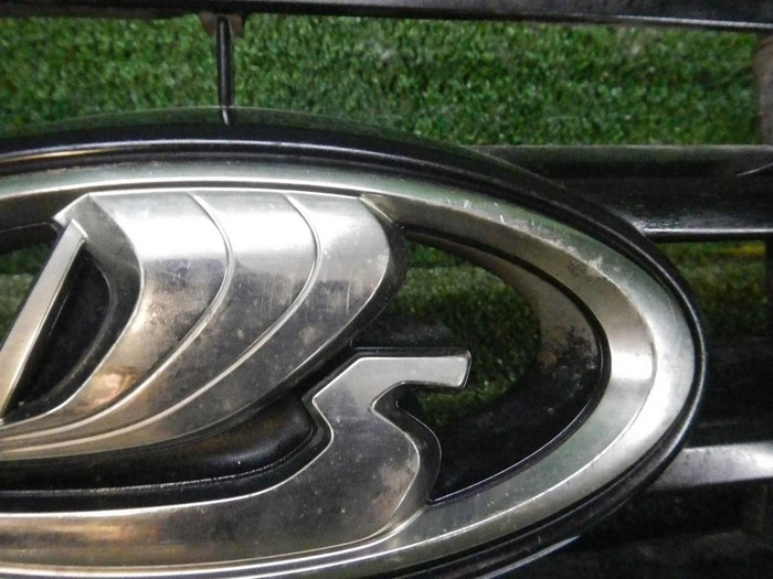 Решетка радиатора Lada Vesta (2015-н.в.)