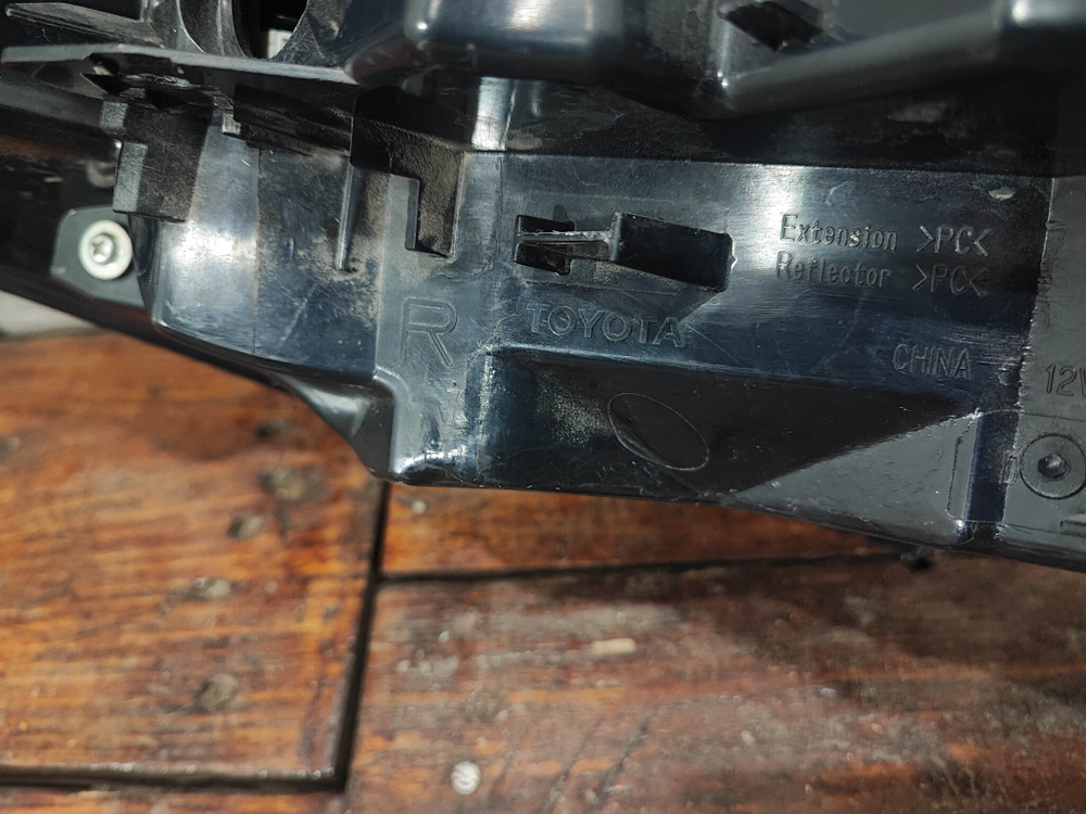 Фонарь пpавый LED Toyota Camry 70 USA 17-нв Б/У Оригинал 8155006730