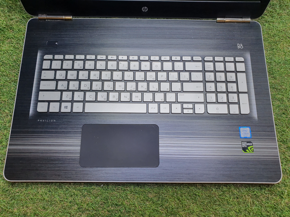 Ноутбук HP i5-7/8Gb/GTX 1050 2Gb/FHD/Pavilion 17-ab211ur