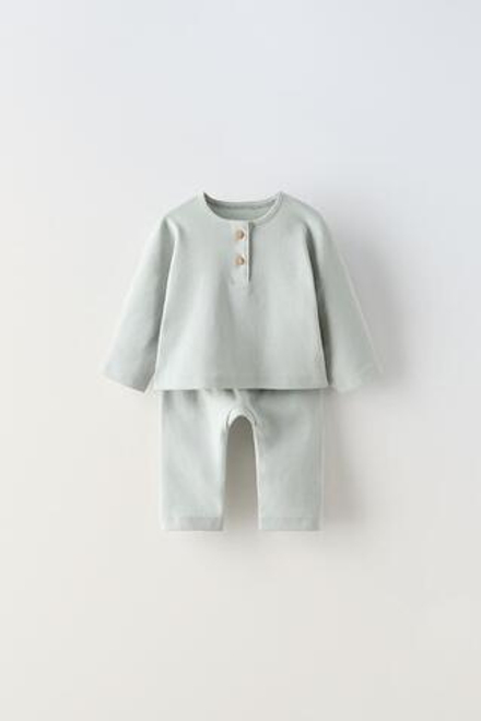 ZARA КОМПЛЕКТ ИЗ ФУТБОЛКИ И ДЖОГГЕРОВ, ГОЛУБОЙ