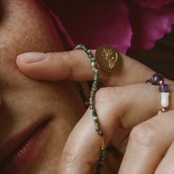 подвеска «молитва» круг с бриллиантом на нити из серафинита