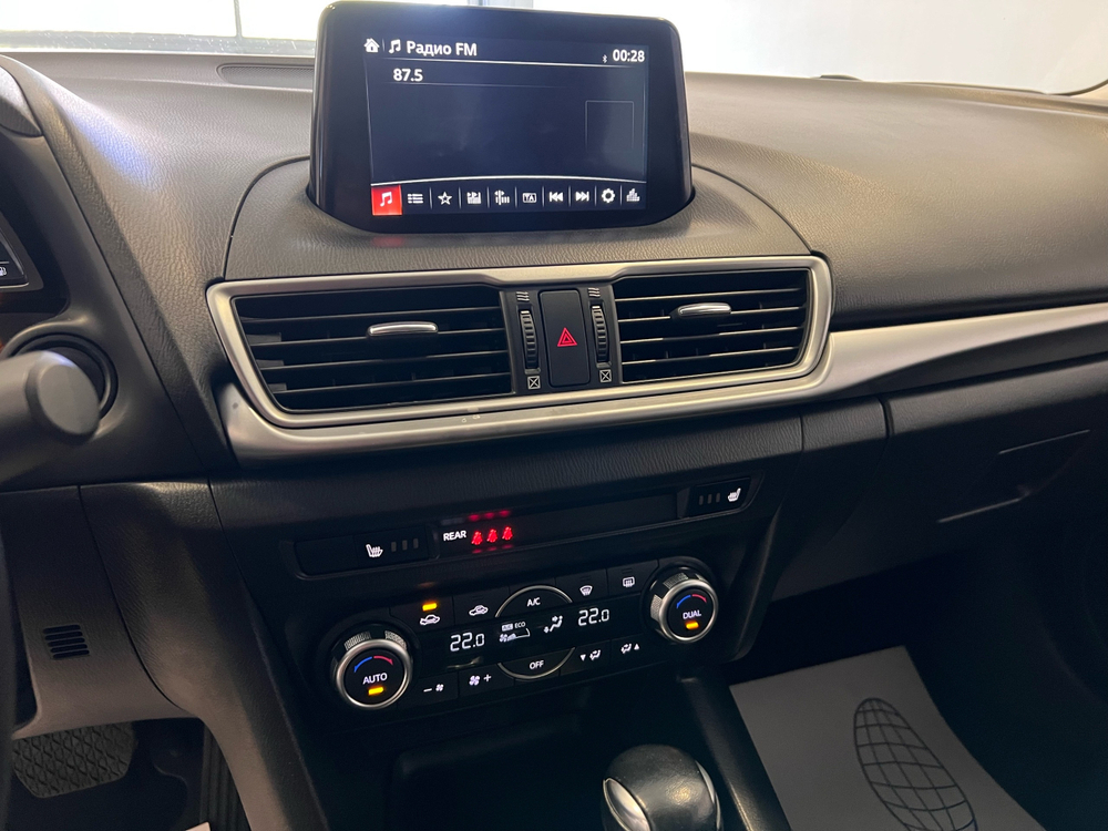 Mazda Mazda3, 2017 год