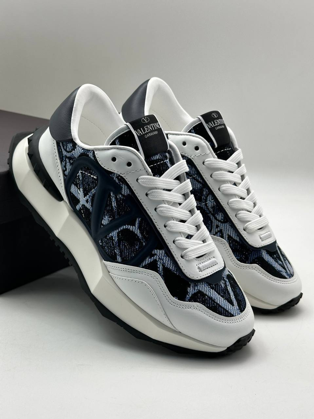 Кроссовки Valentino