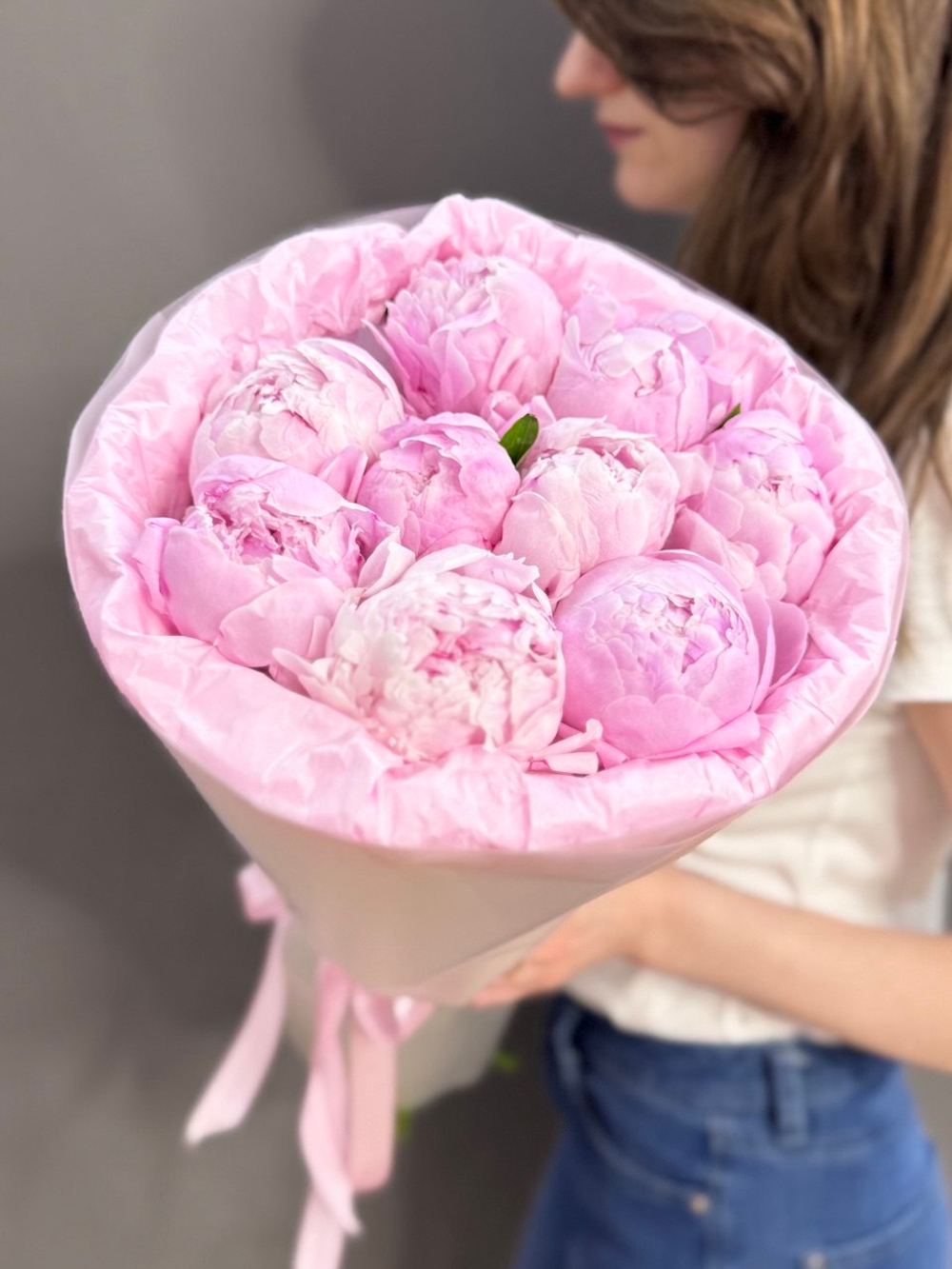 Букет из 9 розовых пионов сорта "Сара Бернар"