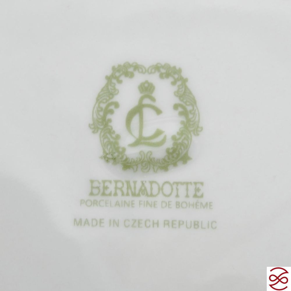 Тарелка для торта с лопаткой Bernadotte Белый узор 32 см