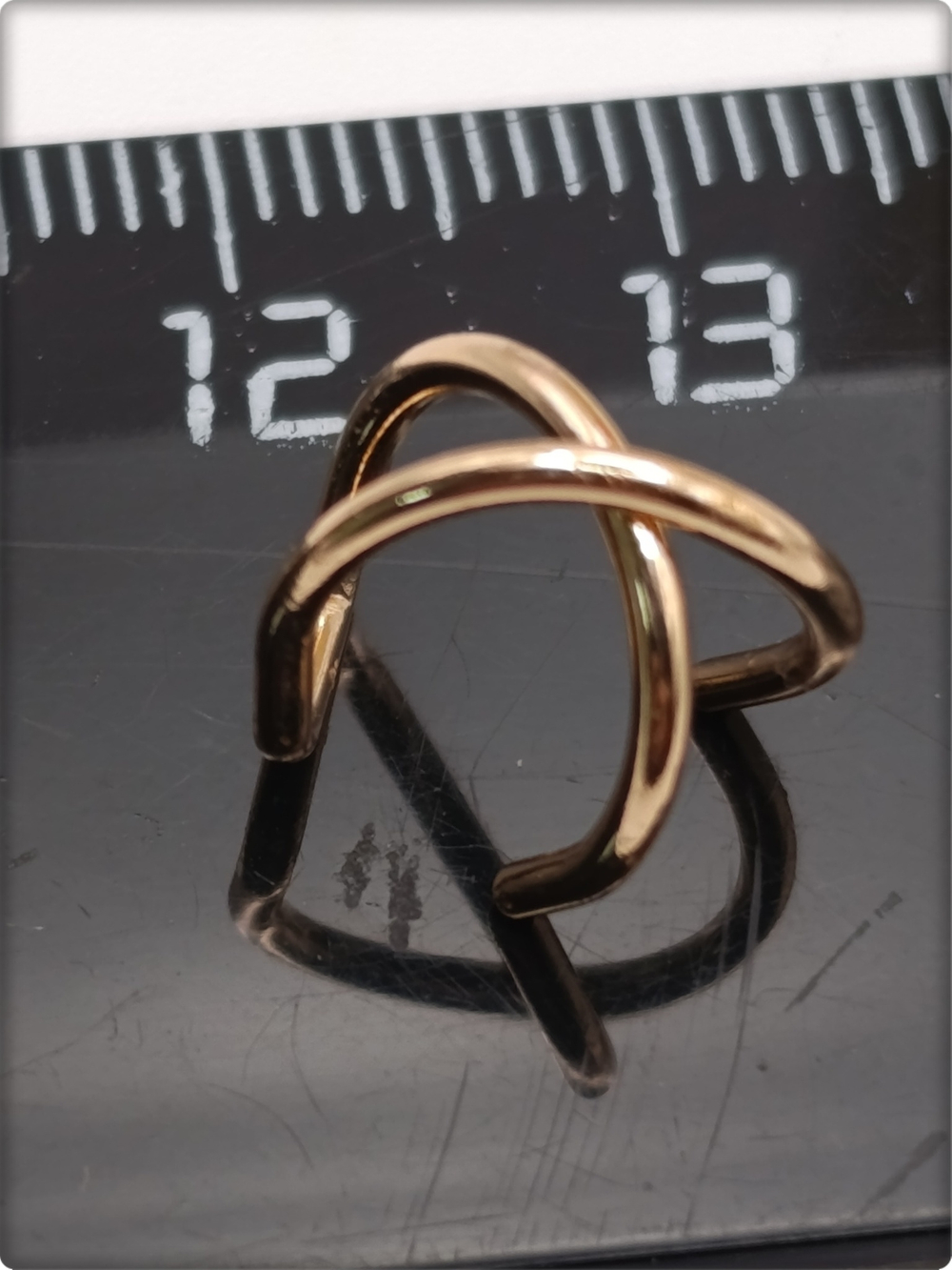 Клипса без прокола уха "Крестик" золотистая.