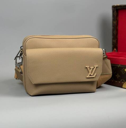 Сумка-мессенджер Louis Vuitton
