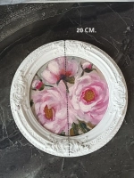 Картина в круглой рамке