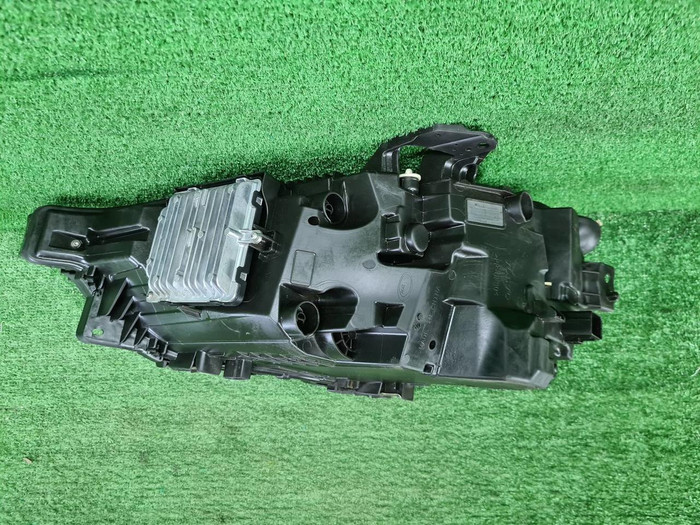 Фара правая Volvo XC60 2 (2017-2021) LED