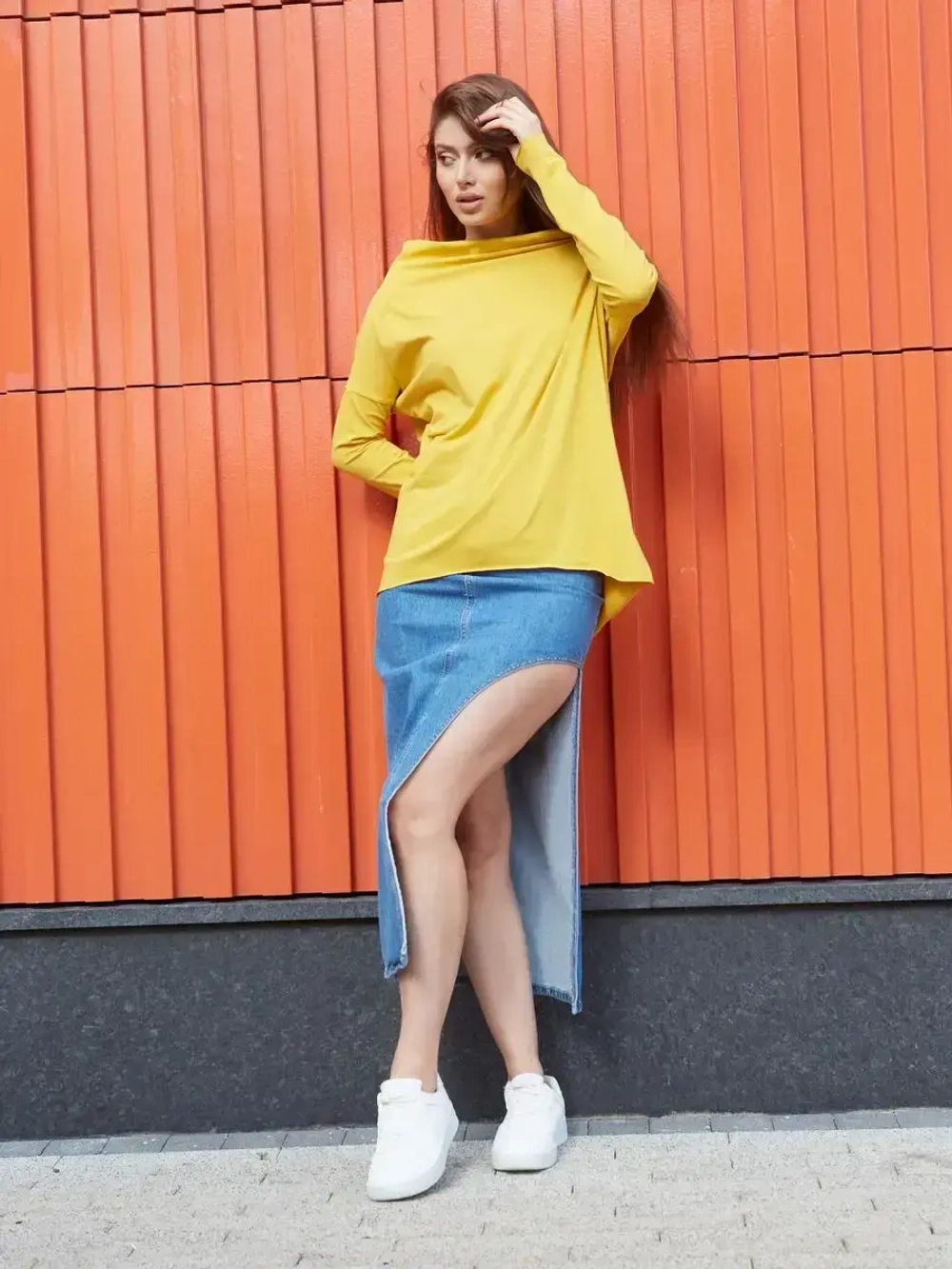 Лонгслив оверсайз с вырезом лодочка