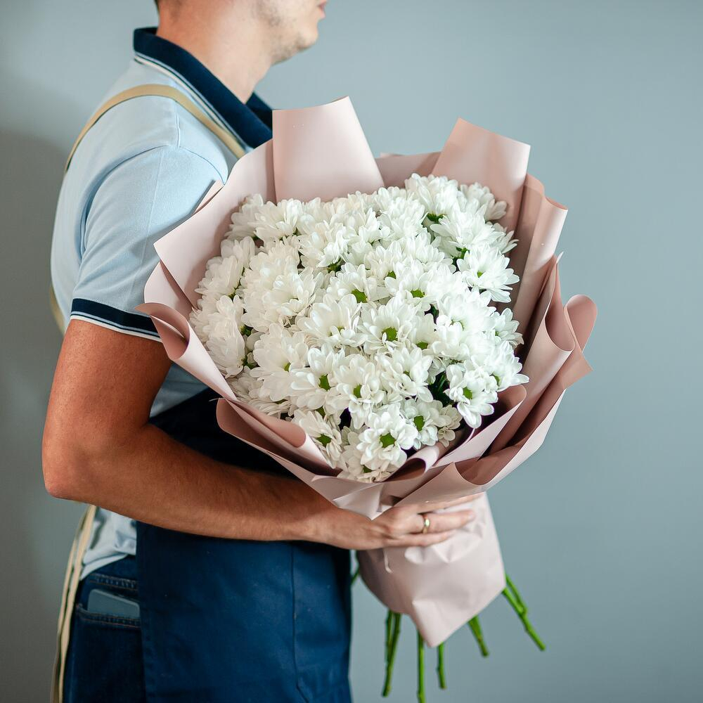 Воздушный букет из ромашковой хризантемы размер L