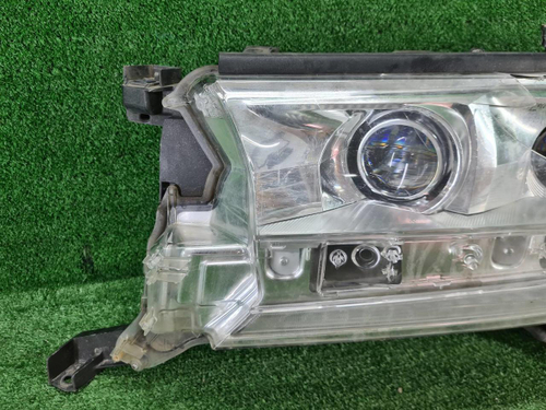 Битая Фара левая Toyota Land Cruiser 200 (2015-2021) LED