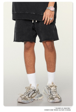 Костюм мужской футболка с шортами с эффектом потёртости.