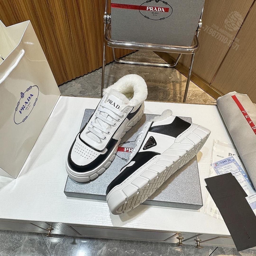 Кроссовки Prada