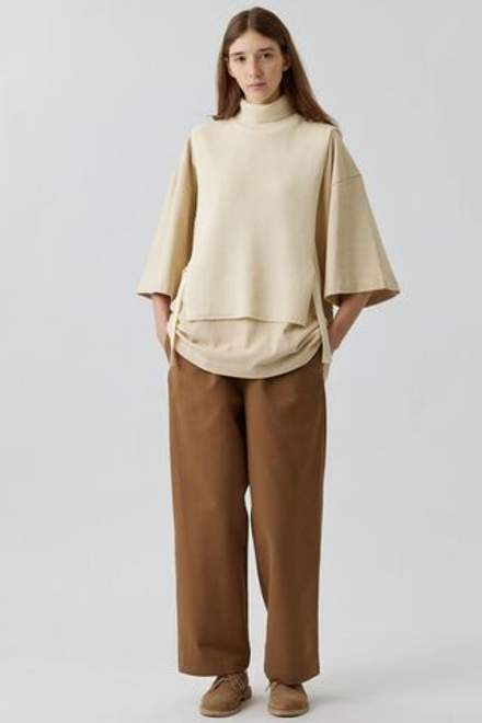 Манишка молочного цвета