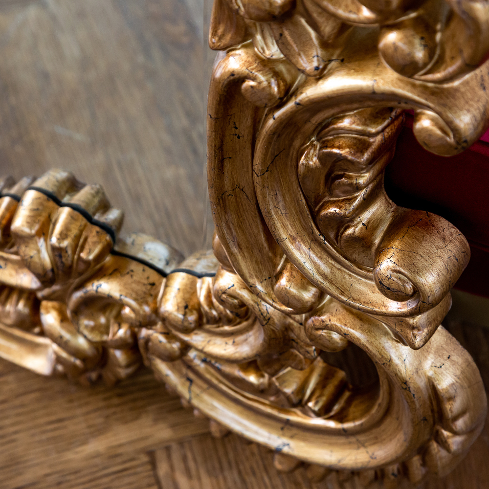 Настенное зеркало Валентино Объект мечты