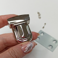 Замок-защелка на винтах 33*42 Серебро