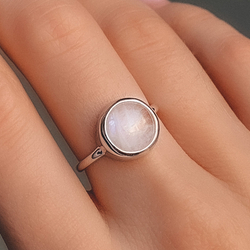 Кольцо Moon с лунным камнем