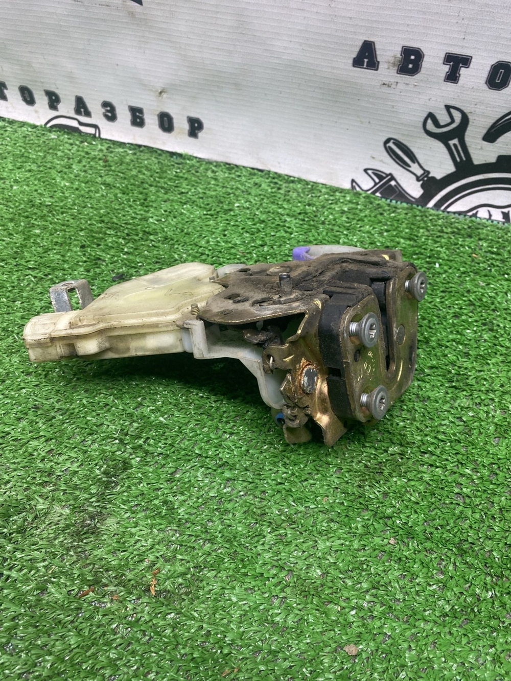 Замок двери правой задней Nissan Sunny, B15 1999 с пробегом