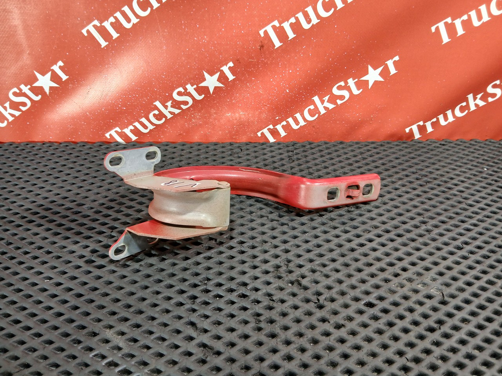 Петля крышки инструментального ящика