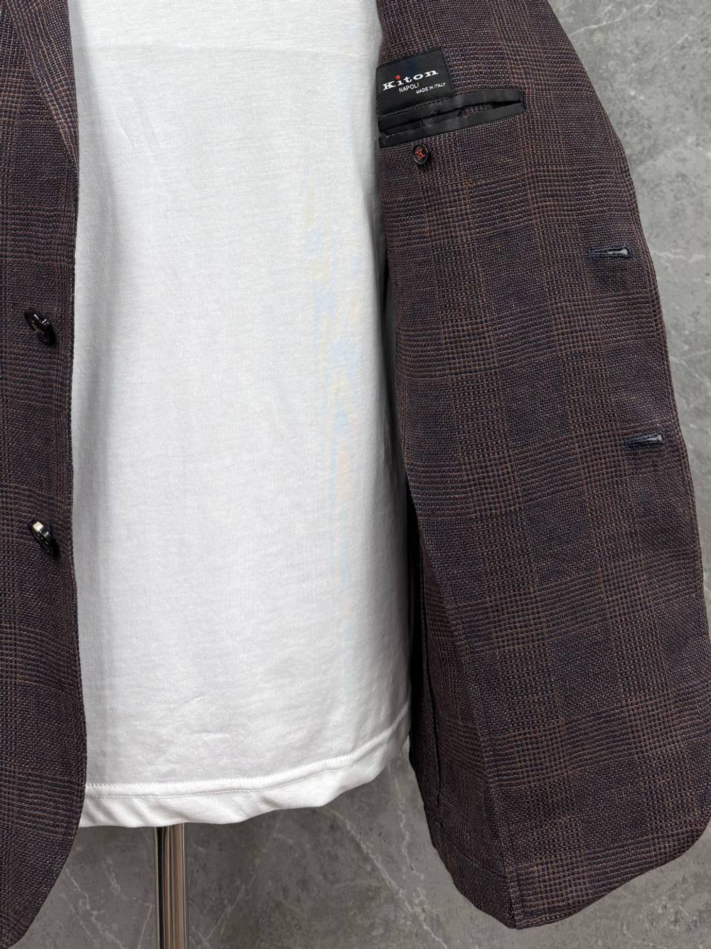 Льняной костюм Kiton