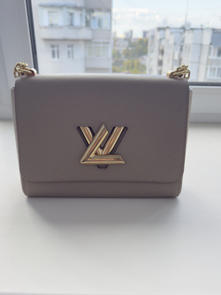 Сумка Louis Vuitton Twist MM
