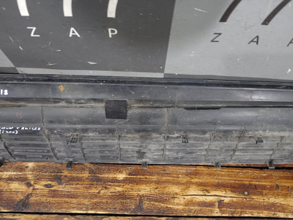 Накладка заднего бампера верхняя Toyota Land Cruiser 200 07-21 Б/У Оригинал 5216260040