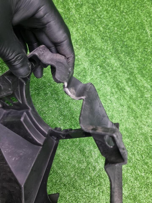 Кронштейн ПТФ правый Lexus RX 4 (2015-2019)