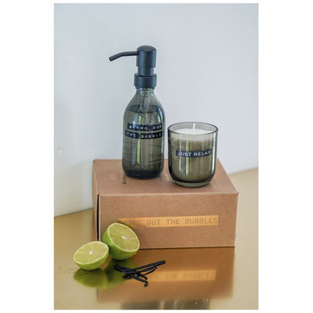 Набор Wellmark Discovery с дозатором мыла для рук объемом 200 мл и ароматизированной свечой 150 г с ароматом темного янтаря