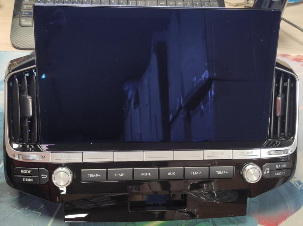 Магнитола для Toyota Land Cruiser 200 2007-2015 (экран климата внизу) - Carmedia KP-T1301 монитор 13.3" на Android 10, 6/128Гб, CarPlay, 4G SIM-слот