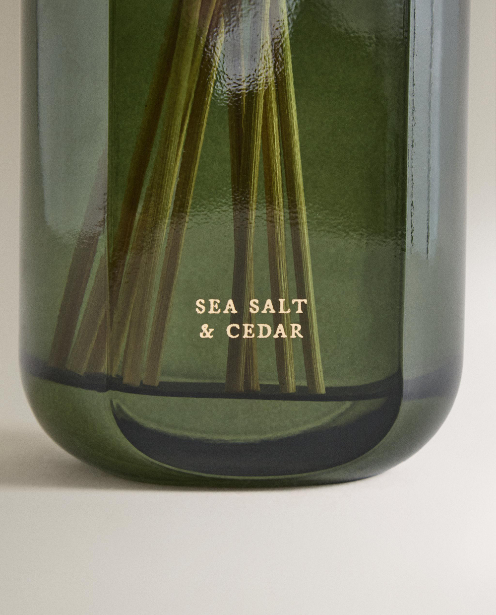 Zara Home Аромадиффузор Sea Salt & Cedar 480 мл, тростниковые палочки микадо, аромат древесный, Коричневый