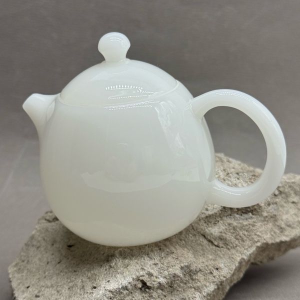 Чайник из фарфора Пуюй из Дэхуа