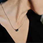 Колье Бабочка с вишневым янтарем