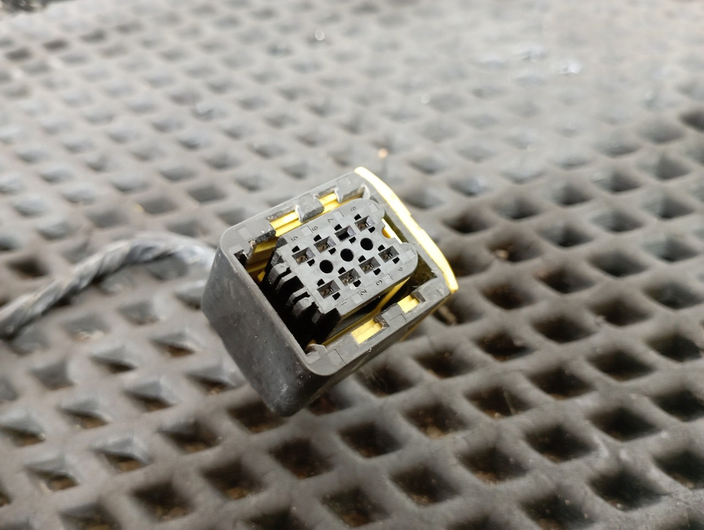 Проводка двери левой