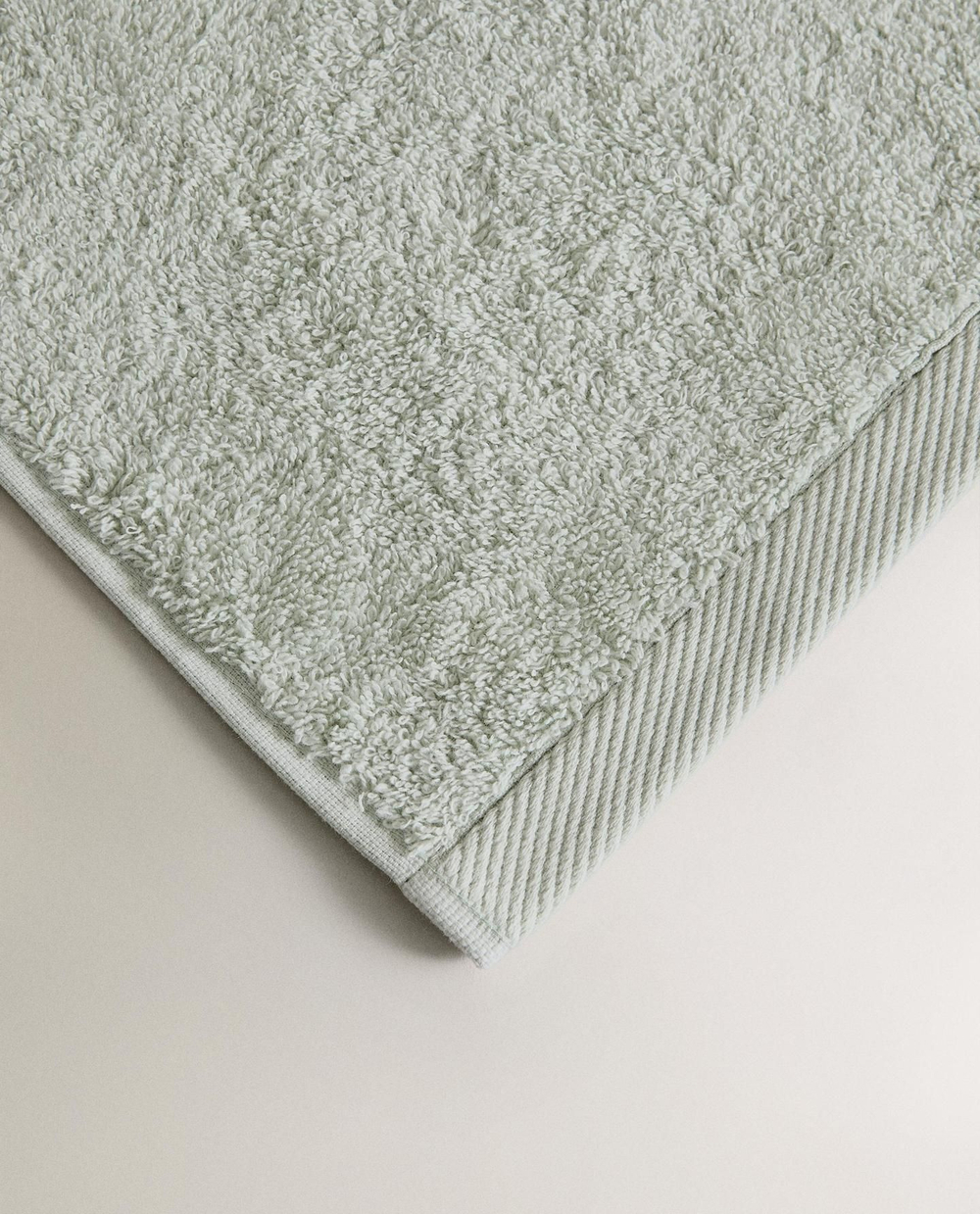 Zara Home - Гладкое махровое хлопковое банное полотенце (500 гхм2), зеленый, 70х140 см