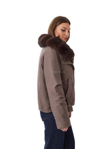 Короткая парка цвета капучино с песцовым воротником