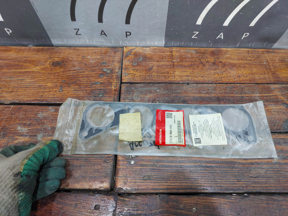 Прокладка впускного коллектора Honda Accord 7 (CL), CR-V 3 (RE)  Новое Оригинал 17115RAAA01