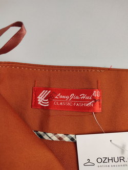 Юбка модного цвета 40 размер